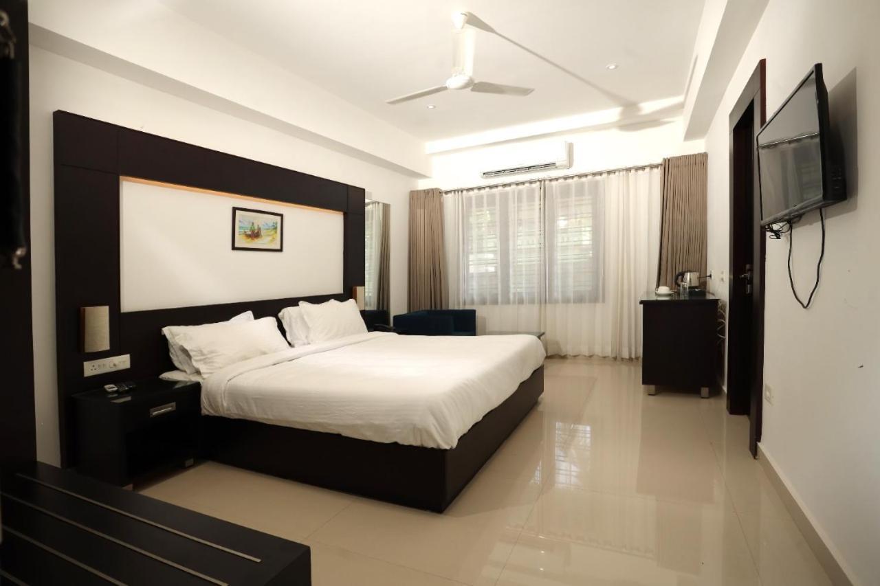 Loveland Residency Kochi Exterior photo